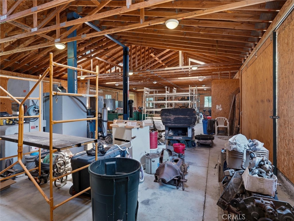 https://media.crmls.org/medias/812695a6-8fa4-489f-9abc-72067d90f596.jpg?preset=X-Large
