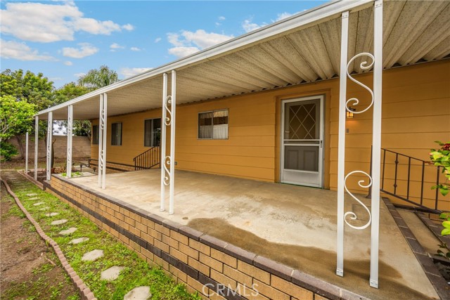 2240 Lake Glen Dr, La Habra CA: https://media.crmls.org/medias/8126ee8b-ab47-431c-a0e8-a49476e3b8c5.jpg