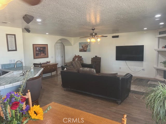 19821 Danielle Way, Apple Valley CA: https://media.crmls.org/medias/81277e1d-e25b-4dc5-9e7f-2f9ff833276b.jpg