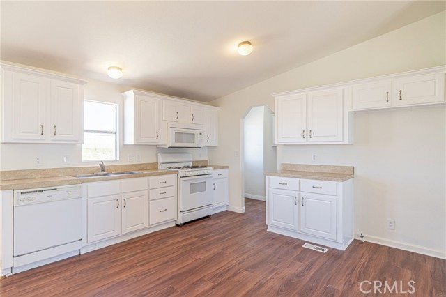 26321 Olanche, Mojave CA: https://media.crmls.org/medias/81278d9e-73d0-44de-8073-e69f96dfc02c.jpg
