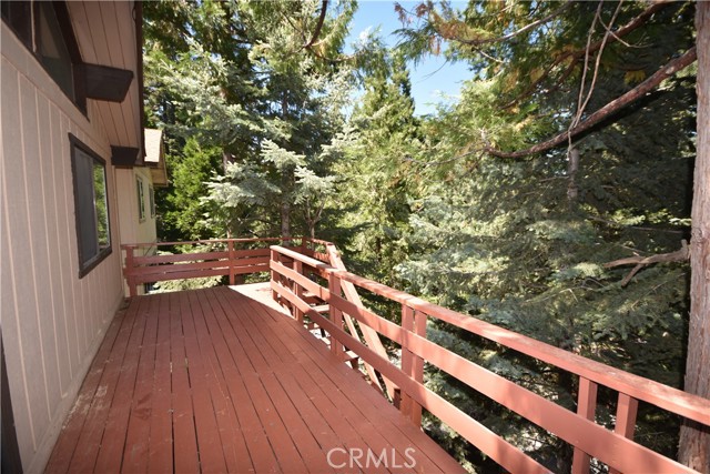 Detail Gallery Image 11 of 16 For 26227 Lake Forest Dr, Twin Peaks,  CA 92391 - 2 Beds | 2 Baths