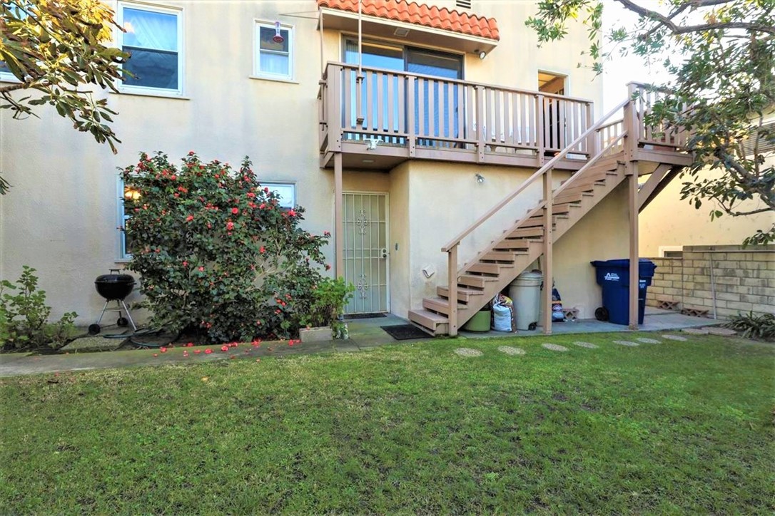 915 9th Street, Hermosa Beach, California 90254, 6 Bedrooms Bedrooms, ,2 BathroomsBathrooms,Residential,Sold,9th,SB22020635