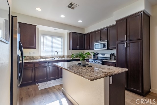 Detail Gallery Image 9 of 31 For 22331 Blue Lupine, Grand Terrace,  CA 92313 - 3 Beds | 2/1 Baths