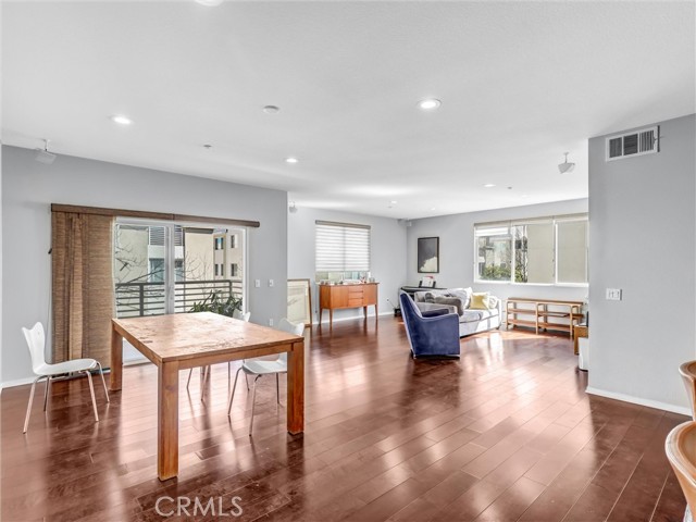 Detail Gallery Image 3 of 26 For 12922 Union #302,  Hawthorne,  CA 90250 - 2 Beds | 2 Baths