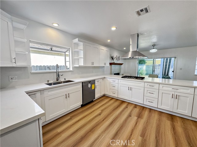 Detail Gallery Image 5 of 5 For 12930 Gilmore Ave, Los Angeles,  CA 90066 - 3 Beds | 2 Baths