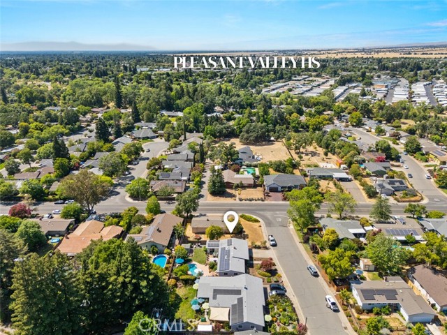 571 Redwood Way, Chico CA: https://media.crmls.org/medias/81296cb5-fc14-443b-bb80-b5c9be914a2f.jpg