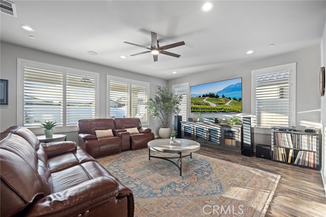 Detail Gallery Image 10 of 59 For 4729 Magnum Way, Jurupa Valley,  CA 91752 - 6 Beds | 4/1 Baths