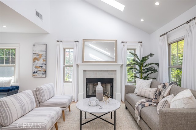 Detail Gallery Image 17 of 74 For 920 Marco Pl, Venice,  CA 90291 - 3 Beds | 2 Baths