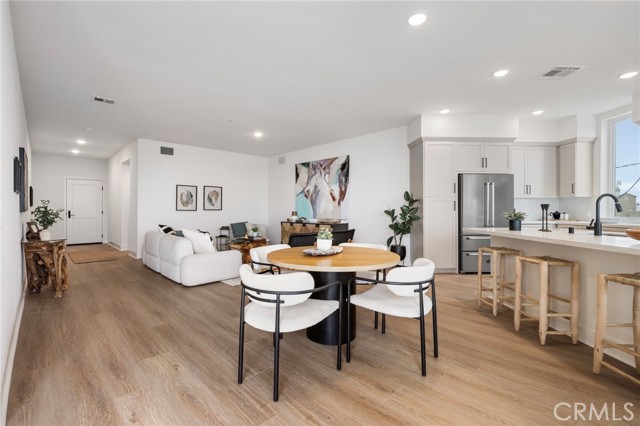 Detail Gallery Image 3 of 71 For 414 Main St #300,  Huntington Beach,  CA 92648 - 2 Beds | 2/1 Baths