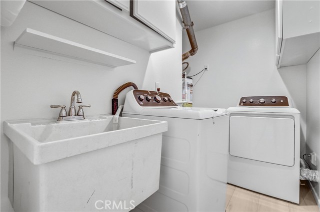 22718 Town Crier Road, Calabasas CA: https://media.crmls.org/medias/812a3a00-8e57-48ab-adbf-ee9d0bb10138.jpg