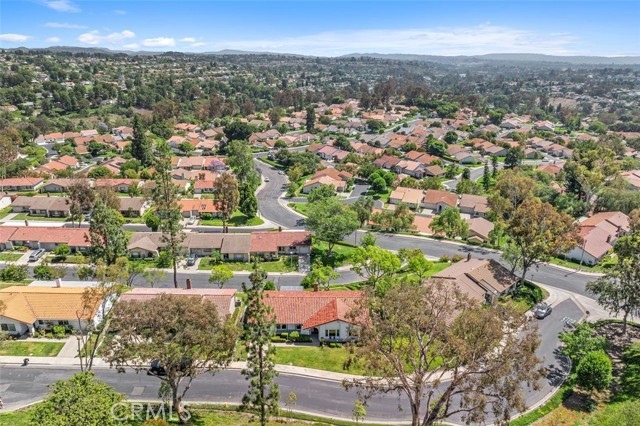 27992 Via Chocano, Mission Viejo CA: https://media.crmls.org/medias/812af559-11e1-4a4f-b6f0-4f27a0286784.jpg