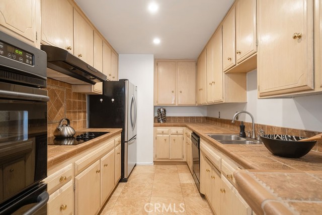 419 N Oakhurst Drive, Beverly Hills CA: https://media.crmls.org/medias/812b39c1-121f-46c1-8937-26d004cdd94c.jpg