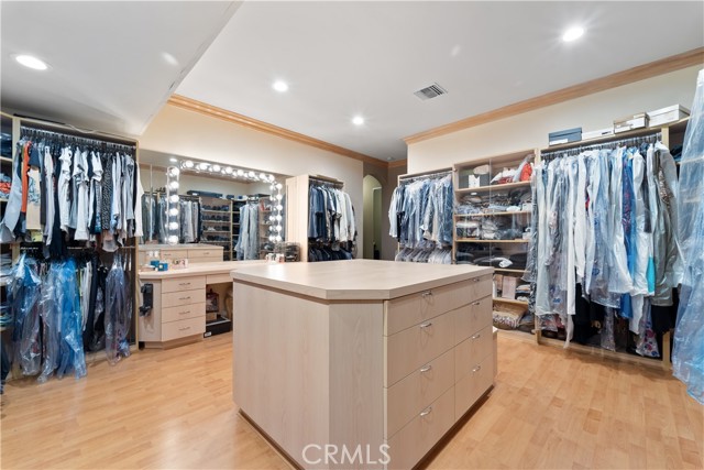 6011 Paseo La Vista, Woodland Hills CA: https://media.crmls.org/medias/812c2b7d-5fd8-4cb0-be8c-2c41b9122c13.jpg
