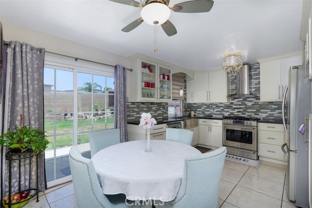 1725 Trinity Loop, Ontario CA: https://media.crmls.org/medias/812c37b4-7fde-4b0c-9cde-bdd682b721cc.jpg