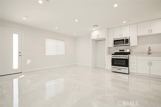 Detail Gallery Image 9 of 18 For 13325 Strathern St, North Hollywood,  CA 91605 - 2 Beds | 1 Baths