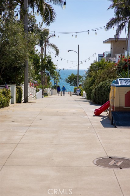 Detail Gallery Image 52 of 56 For 404 16th St, Manhattan Beach,  CA 90266 - 5 Beds | 5/2 Baths
