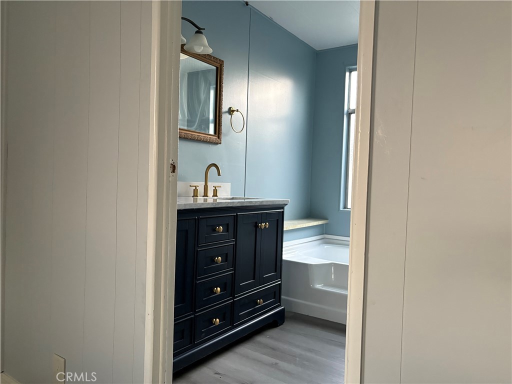 https://media.crmls.org/medias/812efe27-98bd-4cb6-8b68-8df743d45339.jpg?preset=X-Large