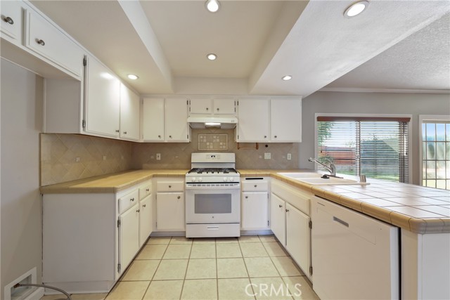 1042 Bassett Court, San Dimas CA: https://media.crmls.org/medias/812f1ce9-961d-46f6-9707-1833dd744a9b.jpg