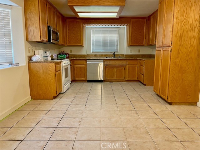 Detail Gallery Image 54 of 56 For 13055 Yellowstone Ave, Victorville,  CA 92395 - 4 Beds | 2 Baths