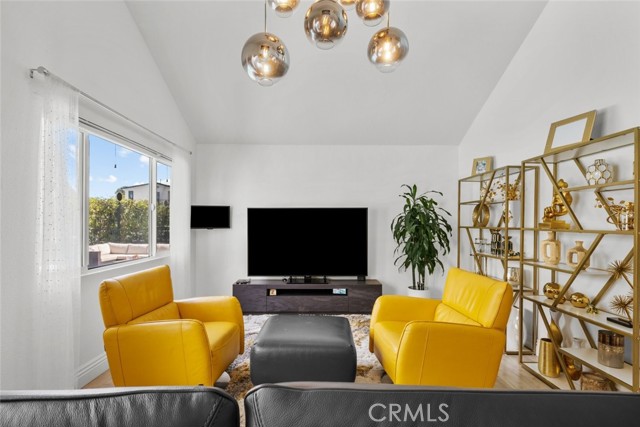 22835 Styles Street, Woodland Hills CA: https://media.crmls.org/medias/812fe957-8127-4338-ad18-97c34a45201e.jpg