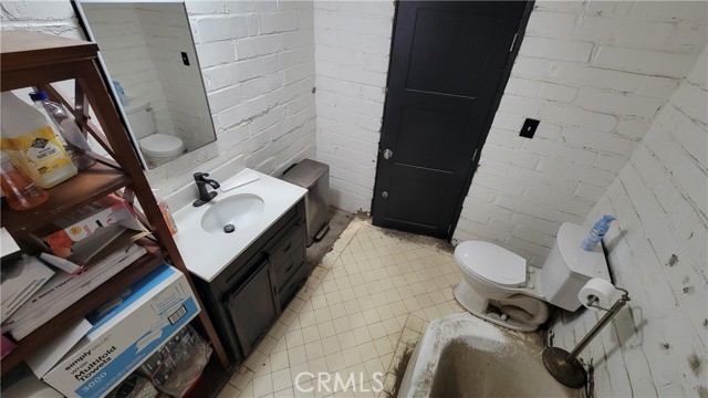 1580 W 2nd Street, Pomona, California 91766, ,Commercial Lease,For Rent,1580 W 2nd Street,CRCV25154227