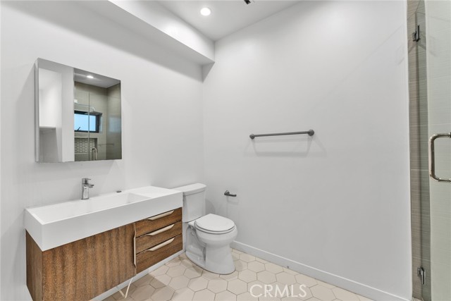 Detail Gallery Image 8 of 27 For 11341 Pearl St, Los Angeles,  CA 90064 - 4 Beds | 4/1 Baths