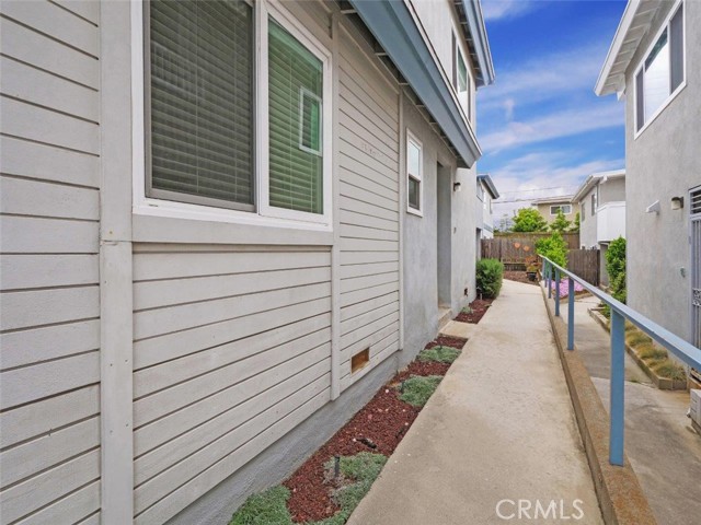 1104 Opal Street, Redondo Beach, California 90277, ,Residential Income,Sold,Opal,SB23101204