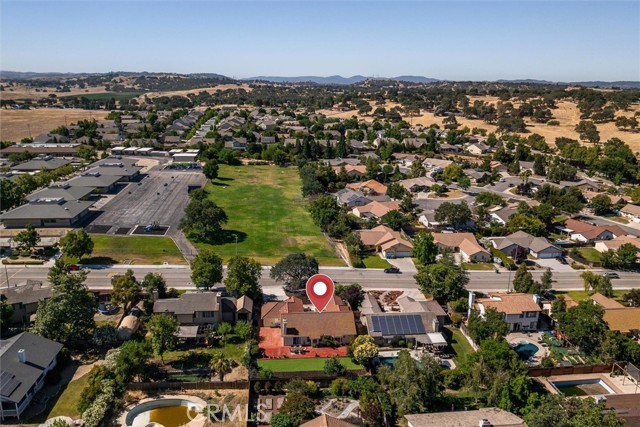 215 Meadowlark Road, Paso Robles CA: https://media.crmls.org/medias/813182b1-56eb-44fa-b86b-96000f9a1e7d.jpg