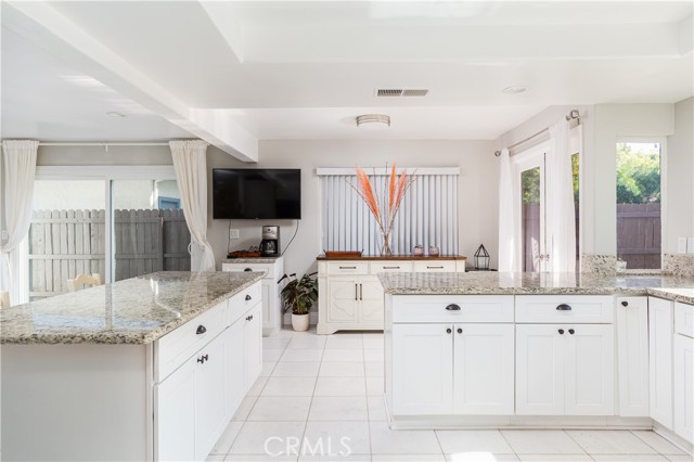 Detail Gallery Image 13 of 25 For 16871 Saybrook Ln, Huntington Beach,  CA 92649 - 3 Beds | 2/1 Baths
