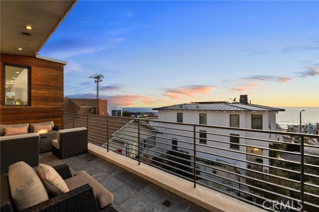 Detail Gallery Image 12 of 67 For 308 17th St, Manhattan Beach,  CA 90266 - 4 Beds | 3/1 Baths
