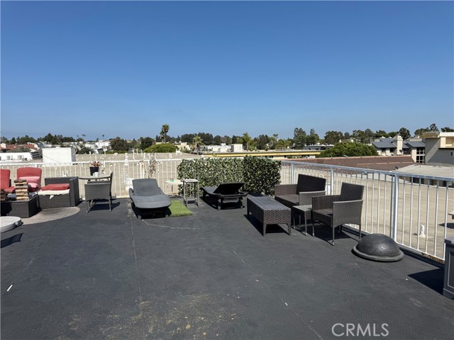 Detail Gallery Image 33 of 36 For 8710 Delgany Ave #15,  Playa Del Rey,  CA 90293 - 1 Beds | 1/1 Baths