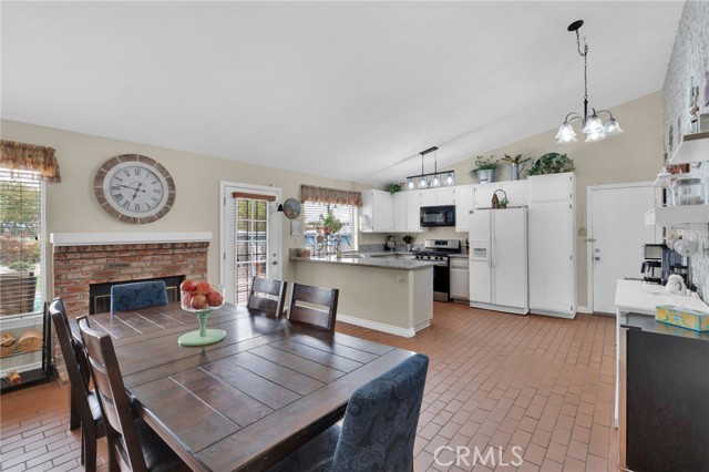 11359 Courtside, Victorville CA: https://media.crmls.org/medias/81344331-7aa8-4fb2-ba99-79c607bc6ad9.jpg