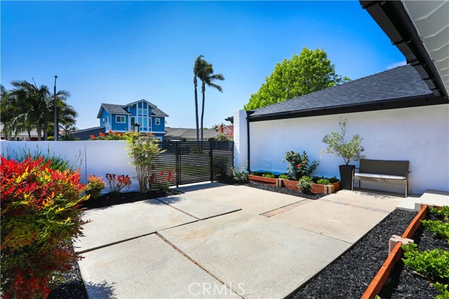 Detail Gallery Image 3 of 46 For 21912 Summer Cir, Huntington Beach,  CA 92646 - 4 Beds | 3 Baths