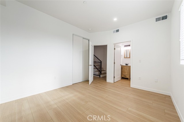 Detail Gallery Image 18 of 27 For 11839 1/2 Runnymede, North Hollywood,  CA 91605 - 4 Beds | 4 Baths