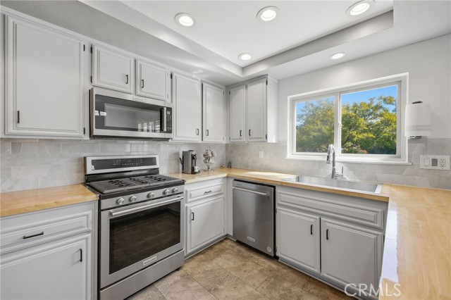 Detail Gallery Image 9 of 43 For 1970 Glassboro, Claremont,  CA 91711 - 4 Beds | 3 Baths