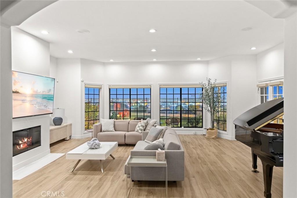 MLS #WS25257279 image #17