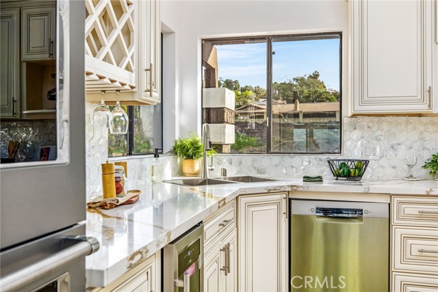 Detail Gallery Image 11 of 51 For 16066 Rancho Verde, Riverside,  CA 92506 - 4 Beds | 3 Baths