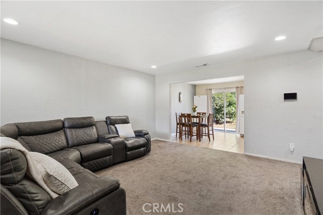 518 Lincoln Avenue, Bakersfield CA: https://media.crmls.org/medias/8136d8cd-ddc7-43f4-93b3-0a407cdc9ffe.jpg