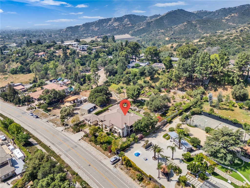 https://media.crmls.org/medias/813752e4-6b81-4bef-80c4-62c1cae05993.jpg?preset=X-Large