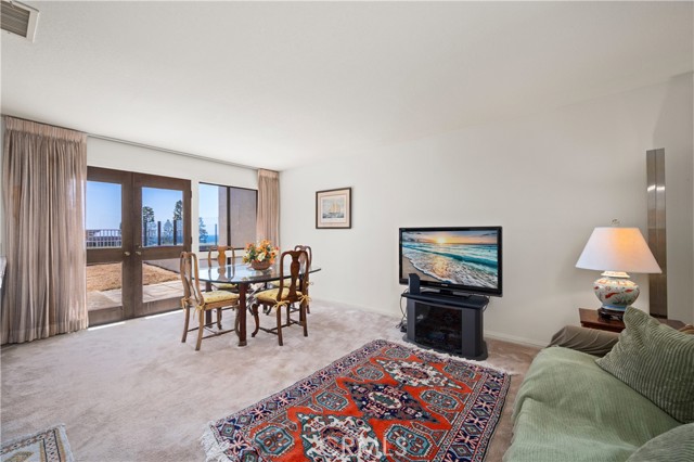 21 Beachcomber Drive, Corona del Mar CA: https://media.crmls.org/medias/8137d927-20dd-464d-b540-233972c55f6c.jpg