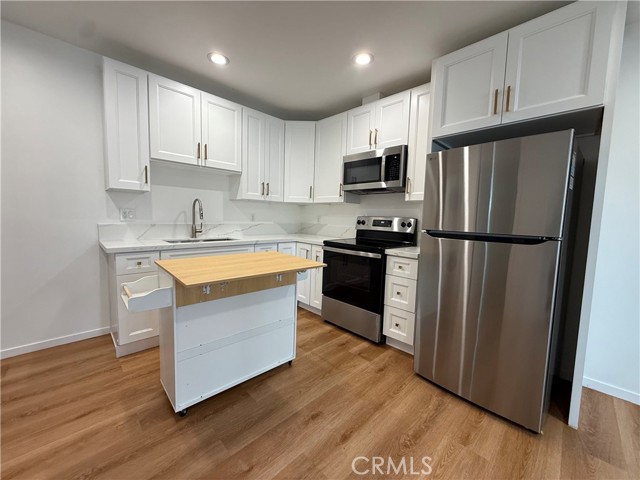 Detail Gallery Image 7 of 14 For 6440 Jumilla #1/2,  Woodland Hills,  CA 91367 - 1 Beds | 1 Baths