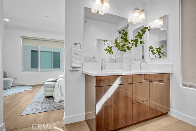 Image 19 of 51 For 24 Ebb Tide  