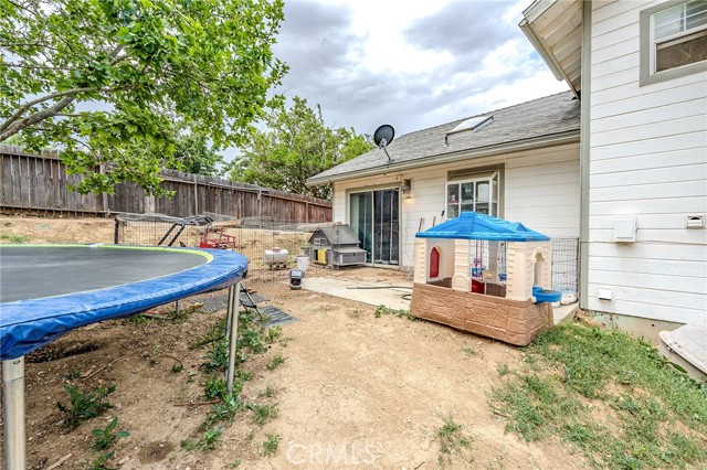 22510 Eagle Way, Tehachapi CA: https://media.crmls.org/medias/8139a0da-7ef5-4808-b4bb-e6bf2f68757c.jpg