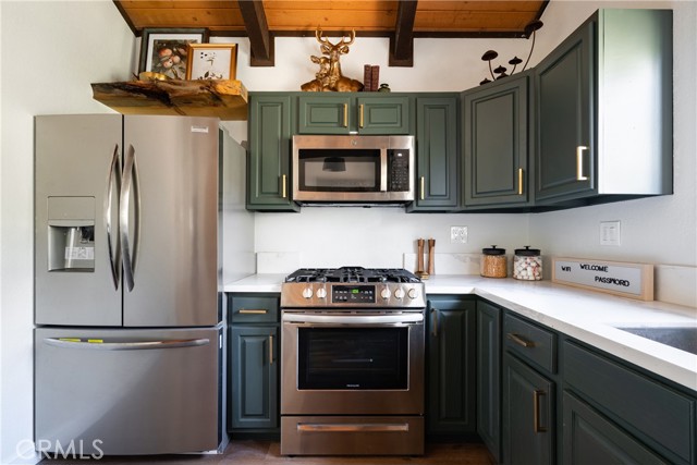 Detail Gallery Image 10 of 36 For 1132 Mount Shasta Rd, Big Bear City,  CA 92314 - 4 Beds | 2 Baths