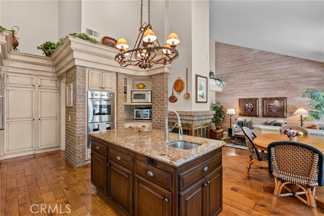 19222 Mayall Street, Northridge CA: https://media.crmls.org/medias/813afec9-c15a-4795-8846-c278cb93b3c0.jpg