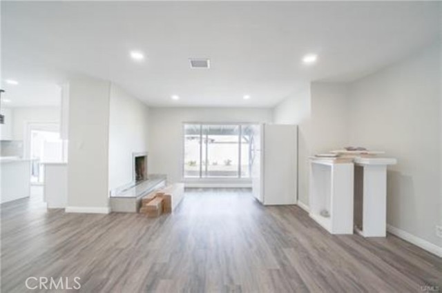 Detail Gallery Image 4 of 32 For 17023 Burton, Van Nuys,  CA 91406 - 4 Beds | 2 Baths