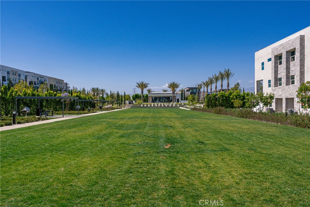https://media.crmls.org/medias/813b43b4-13af-453c-bdd4-93db52992ff5.jpg?preset=X-Large