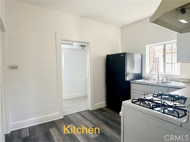 Detail Gallery Image 12 of 12 For 206 W 52nd Pl, Los Angeles,  CA 90037 - 4 Beds | 1/1 Baths