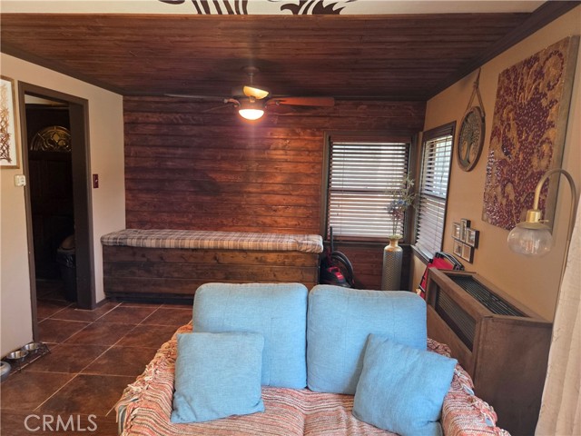 Detail Gallery Image 11 of 32 For 23553 Lake Dr, Crestline,  CA 92325 - 2 Beds | 2 Baths