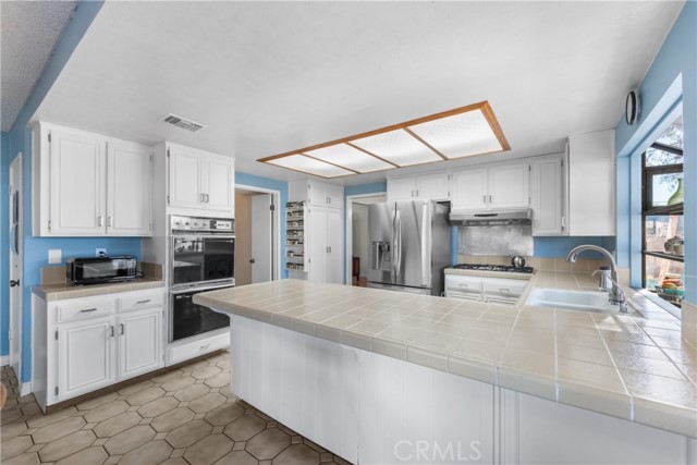 Detail Gallery Image 15 of 60 For 1635 Staffordshire, Lancaster,  CA 93534 - 4 Beds | 3 Baths